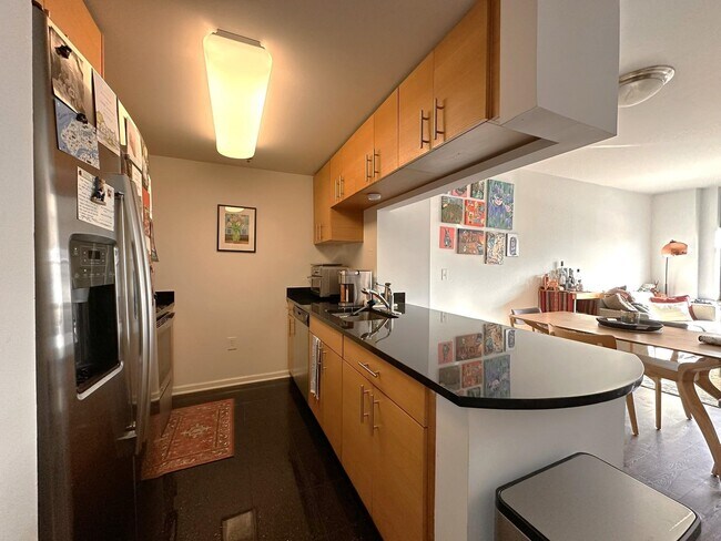 Building Photo - 102 Christopher Columbus Dr