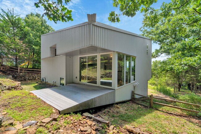 Building Photo - 1124 Heath Dr