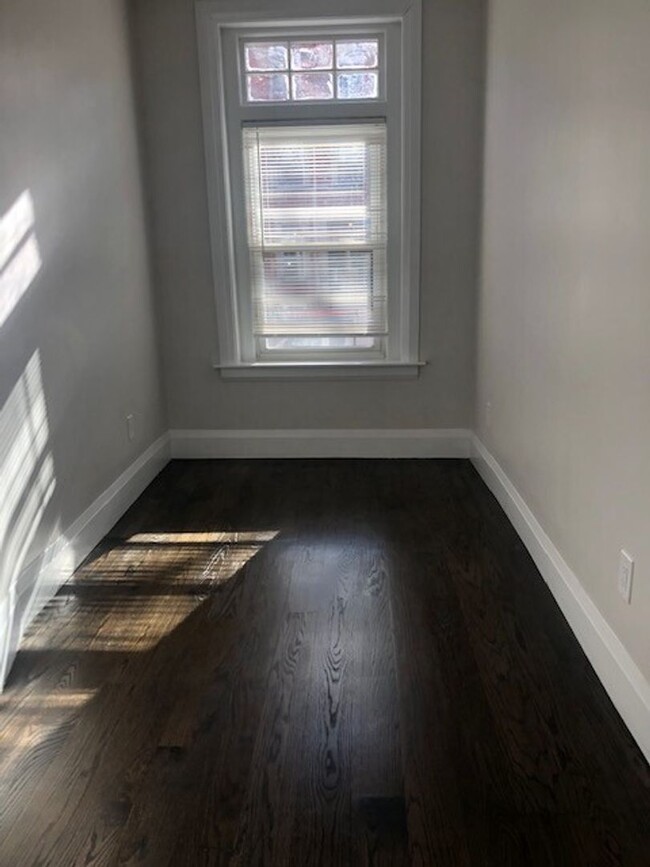 Building Photo - Beautiful 4 Bed 2 Bath in Brookline availa...