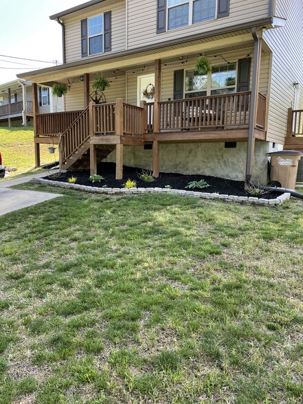 Front yard view of house - 3583 Colston Ln