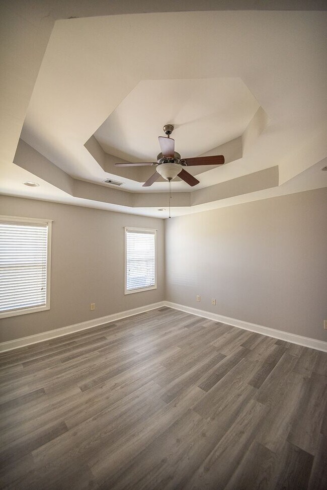 Building Photo - BEAUTIFUL HOME AVAILABLE FROM JULY
