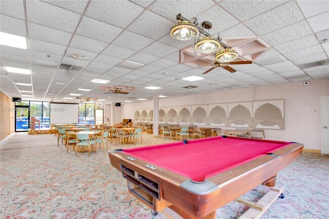 Building Photo - 3701 N Country Club Dr
