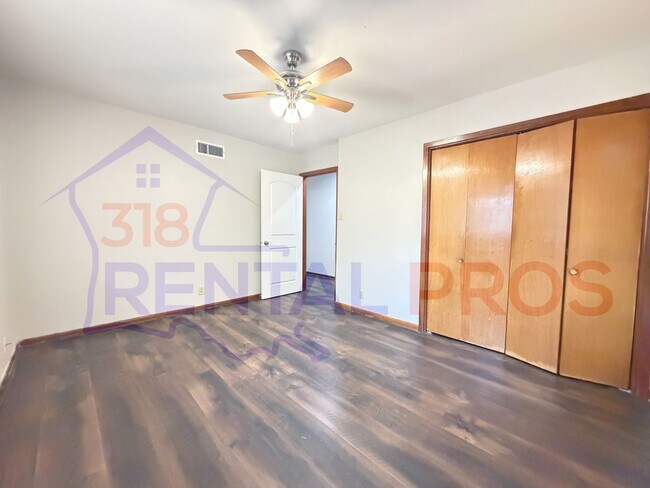 Building Photo - Four Bedroom Two Bath Home