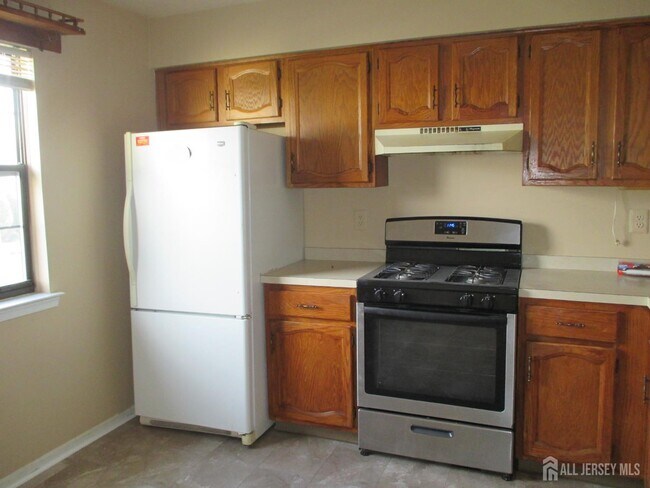 Building Photo - 1406 Woodbridge Commons Way