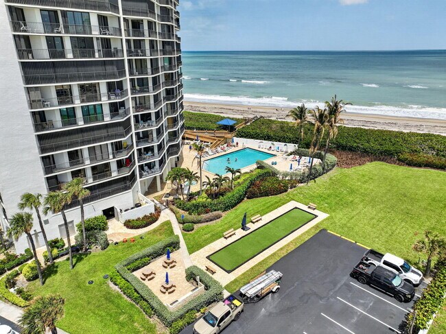 Building Photo - 9650 S Ocean Dr