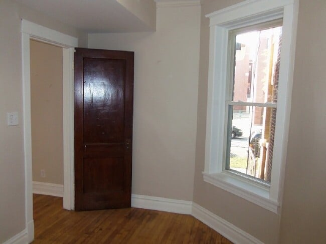 Building Photo - 2435 N Ridgeway Ave