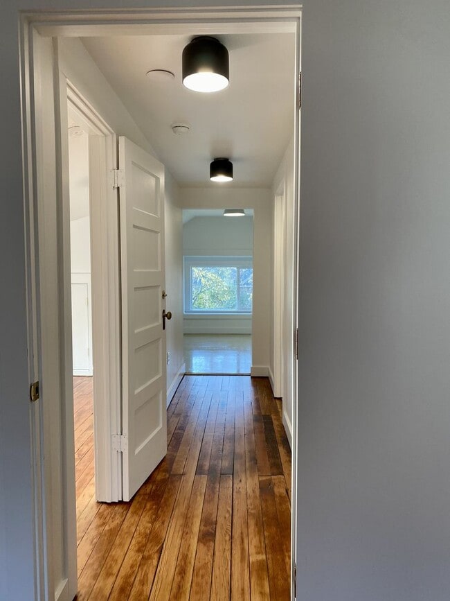 Building Photo - 5728 N Williams Ave