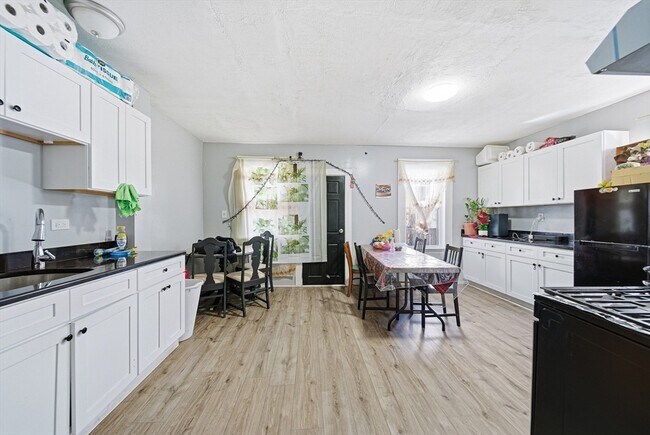 Building Photo - 10-12-12 Michigan Ave