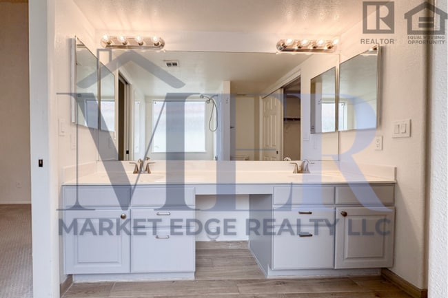 Building Photo - 2Bed/2Bath w/ Office-House at 40th St/Cactus-Garg!