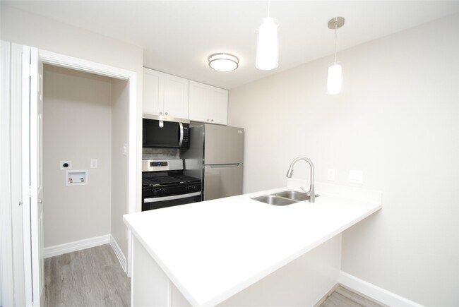 Building Photo - 2515 Yoakum Blvd