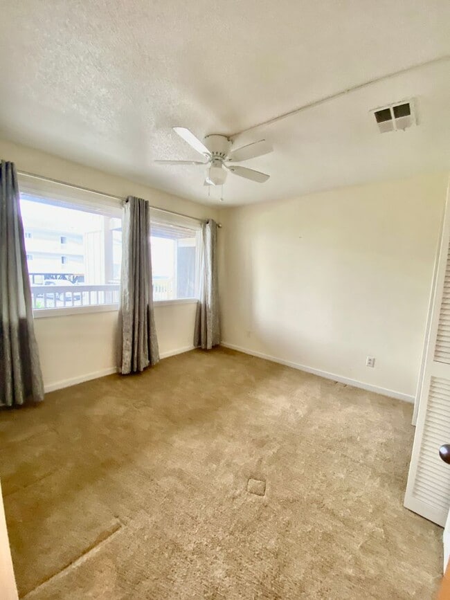 Building Photo - RESORT STYLE LIVING!! 1BD Condo in Marina Community!