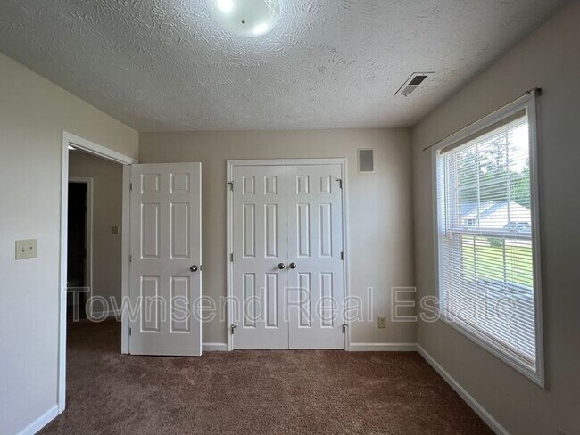 Building Photo - 3031 Kingfisher Dr
