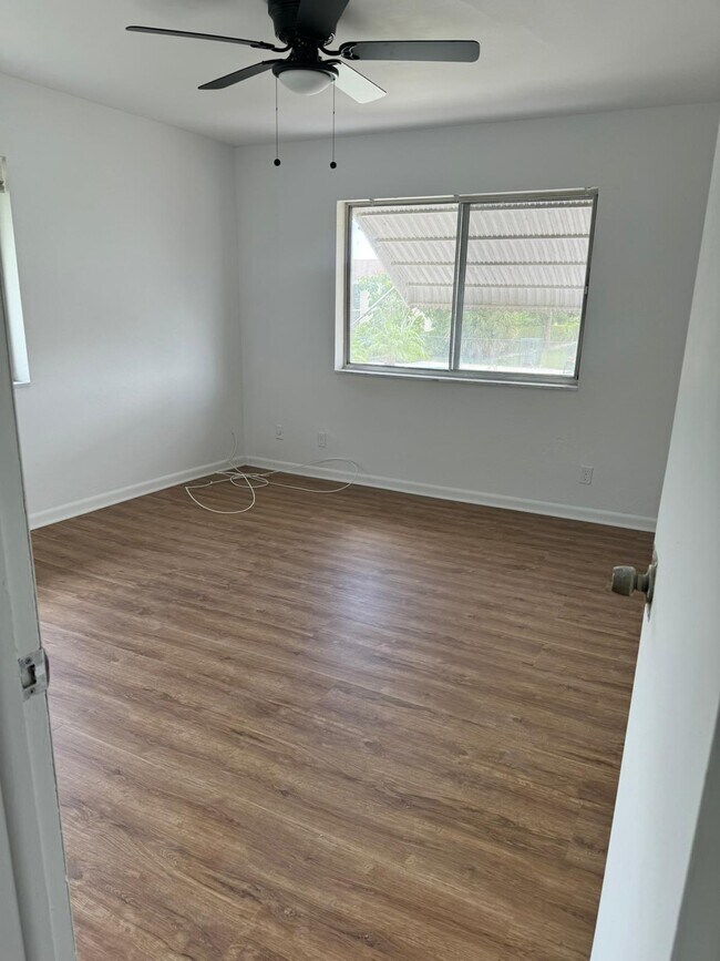 Building Photo - 2130 Sherwood Forest Blvd