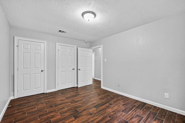 Building Photo - 1112 Johnson St