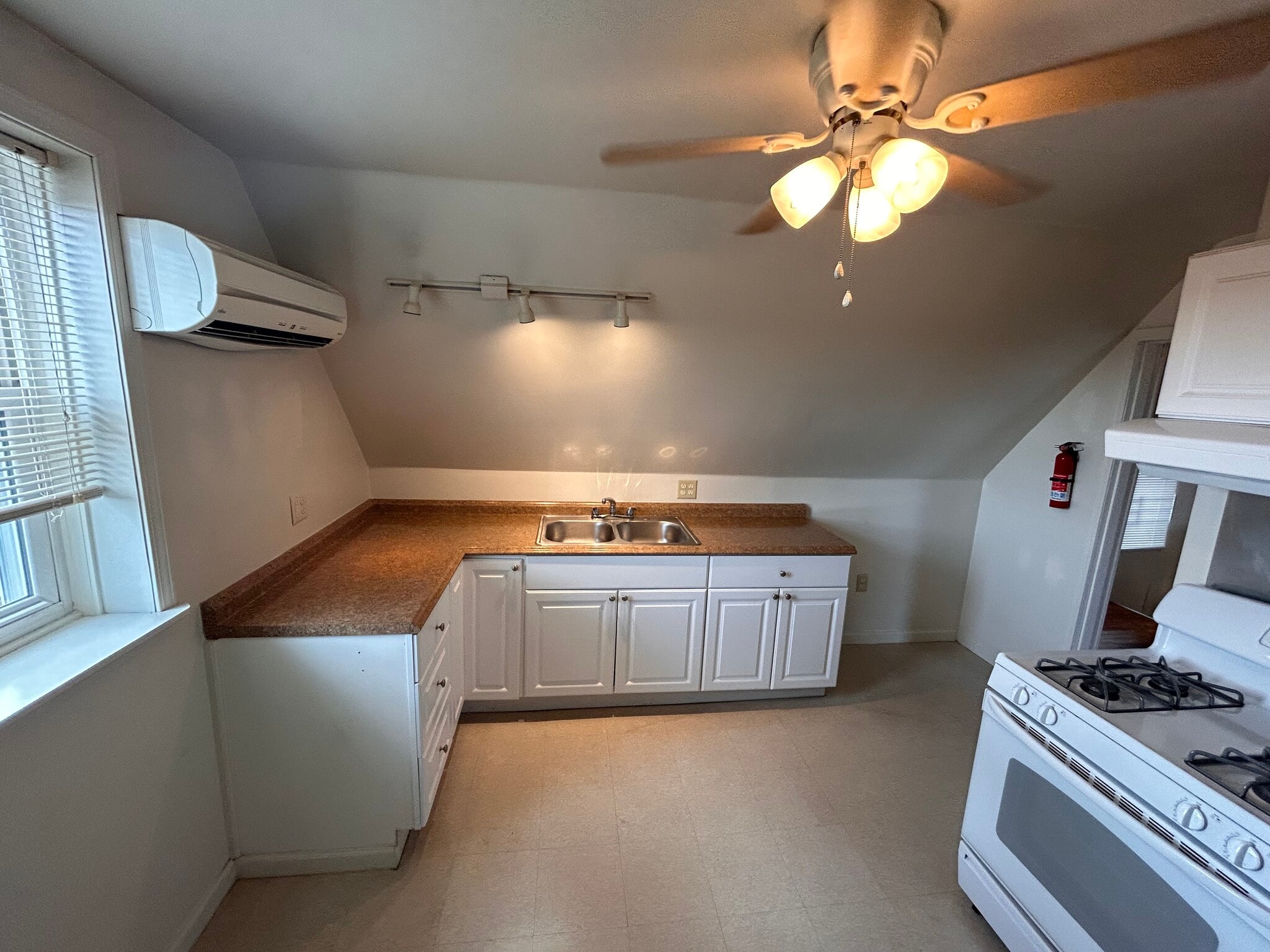 kitchen - 3916 Coleman St