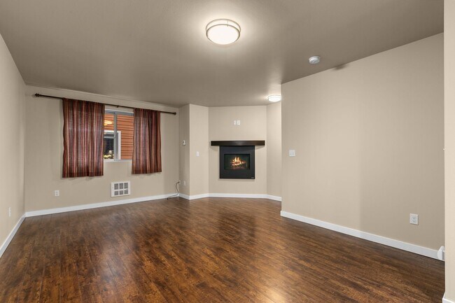 Building Photo - 2bd/2.5ba Seattle Townhome