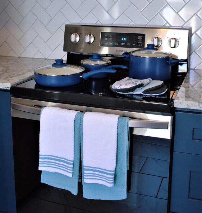 Stove - 1115 8th St N