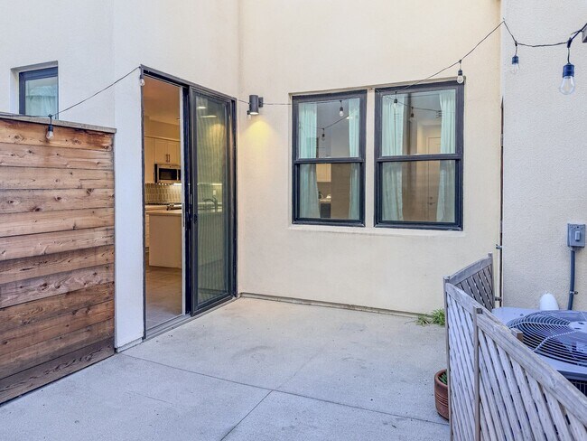 Building Photo - 1568 E Thompson Blvd