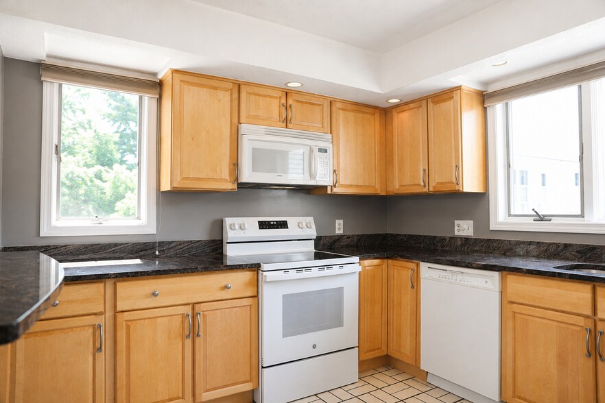 Building Photo - 701 Sherwood Forest Ln