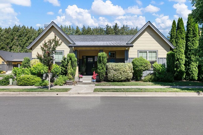 Primary Photo - 3 Bedroom/ 2 Bath Stunning Home in Eugene,...