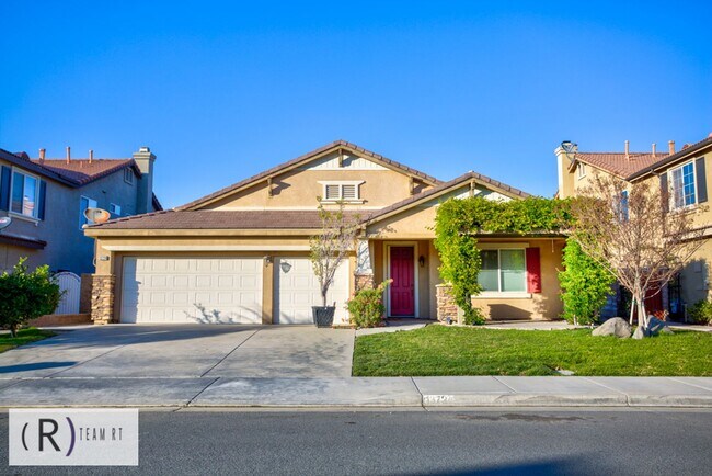 Building Photo - NEW PROMO PRICE! $3,470/MO