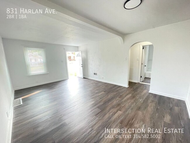 Building Photo - Section 8 Approved! Fully Renovated 2Bed/1...