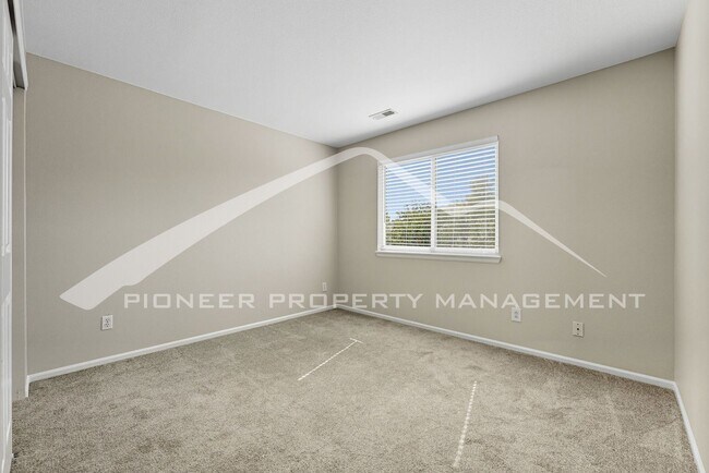 Building Photo - Spacious Home with Central AC and Washer/D...
