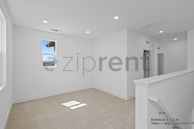 Building Photo - 3335 Cascade Dr