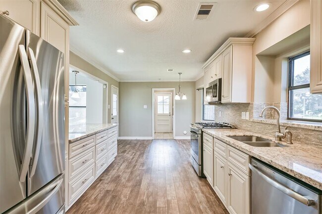 Building Photo - 4703 Ironwood Dr