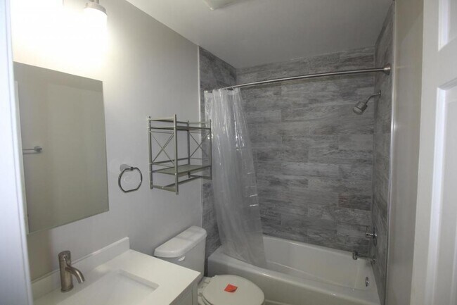 Building Photo - 9944 Murnane St