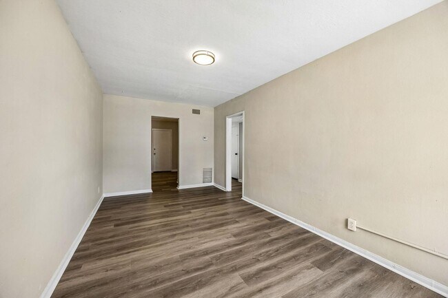 Building Photo - 1629 E 9th St