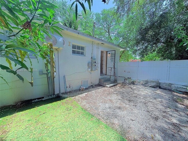 Building Photo - 6701 NE Miami Pl