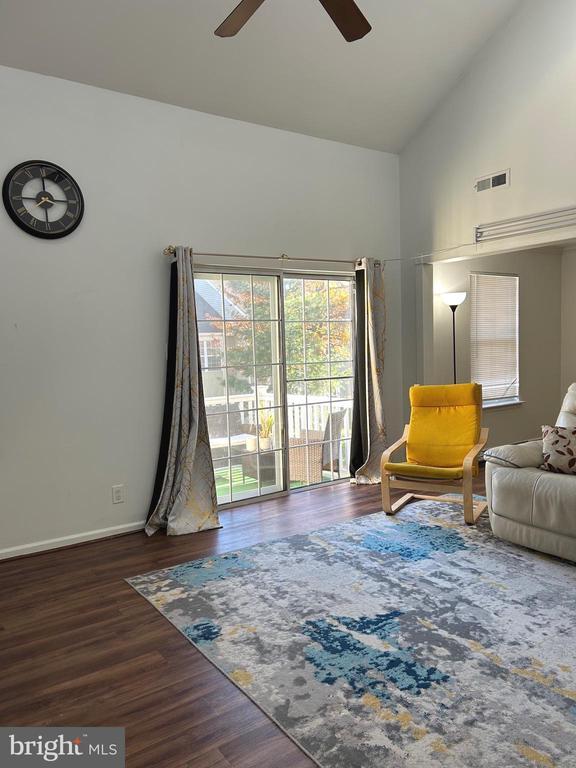 Building Photo - 704B Trescott Pl