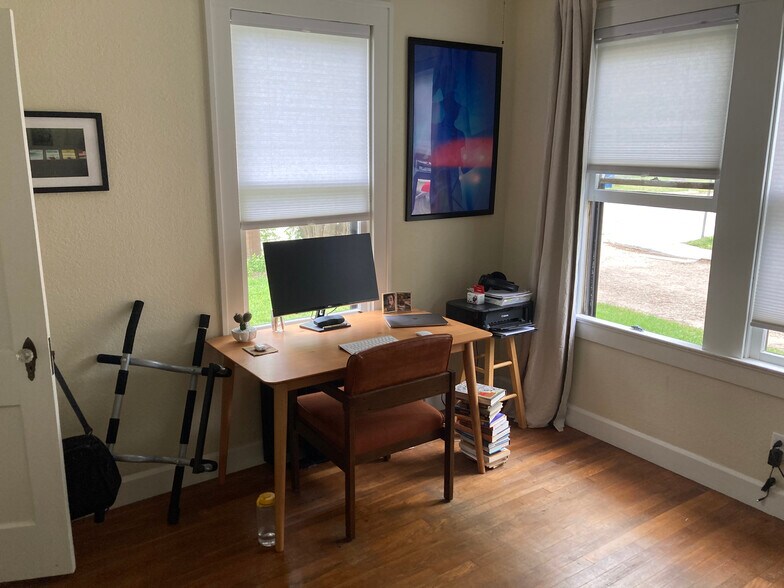 4/21/21 front smaller bedroom - 1307 E 28th St