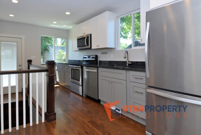 Building Photo - 330 E Sherman Ave