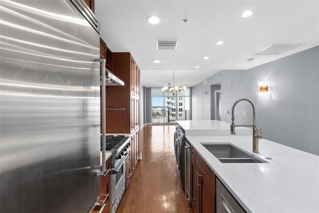 Building Photo - 1120 E Kennedy Blvd