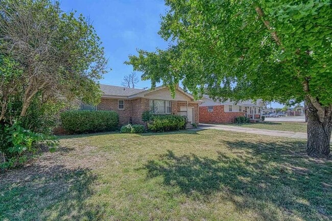 Building Photo - 1428 Lindale Ave