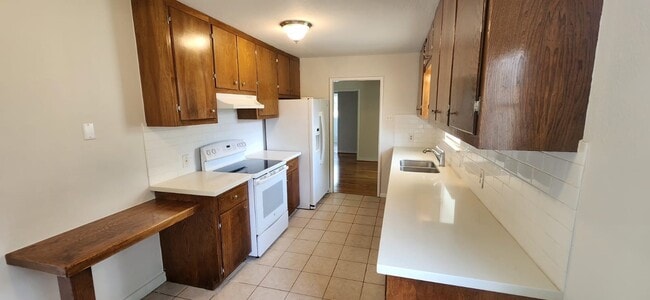 Building Photo - 5501 Huisache St