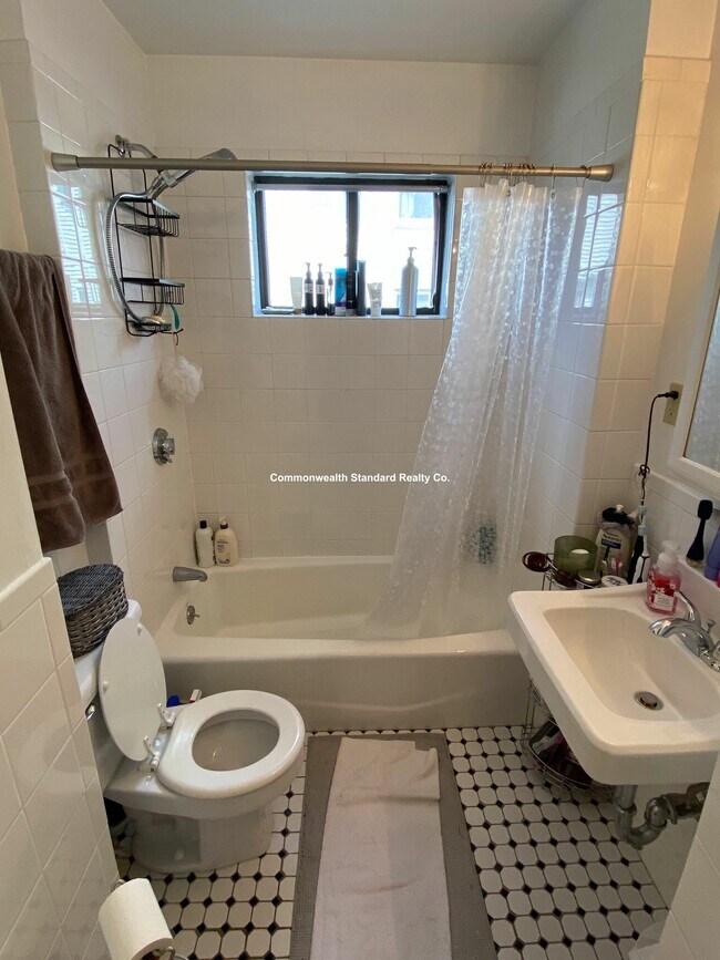 Building Photo - 76 Quint Ave