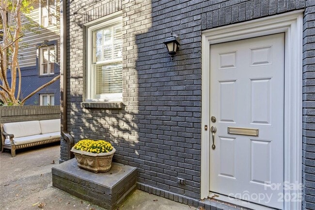 Building Photo - Myers Park - T.R. Lawing Realty, Inc