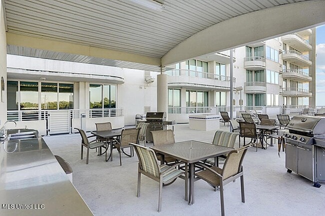 Building Photo - 2060 Beach Blvd