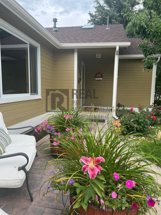 Building Photo - 1400 Hastings Dr