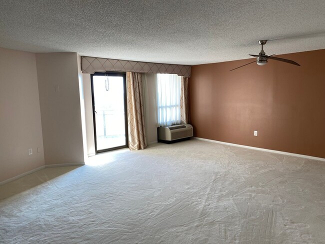 Building Photo - 1 Bedroom Unfurnished Condo in Towson