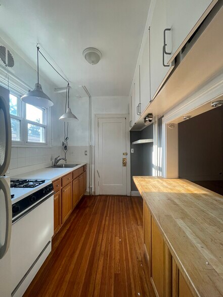 Building Photo - 5758 Mosholu Ave
