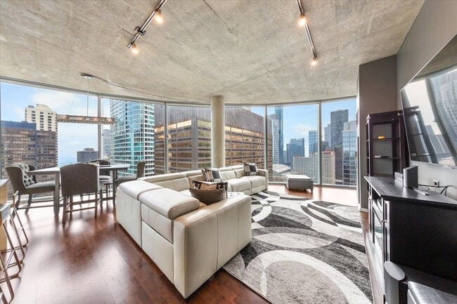 Building Photo - 600 N Fairbanks Ct