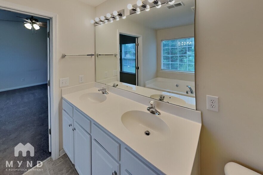 Building Photo - 10629 Claude Freeman Dr