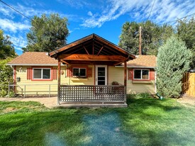 Building Photo - 833 1/2 Bross Street