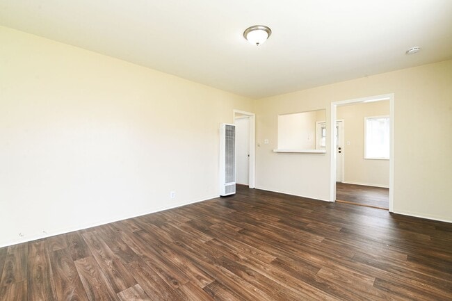 Building Photo - COMING SOON - House - 2 Bedrooms / 1 Bathr...