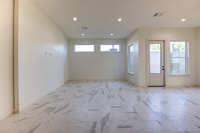 Building Photo - 2922 El Fenice Ln