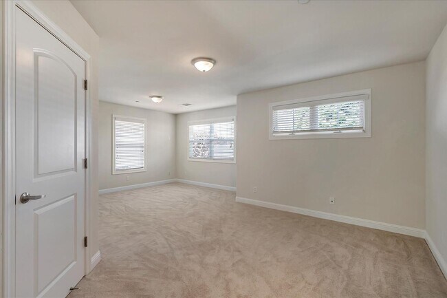 Building Photo - Wow! What a Great Home!